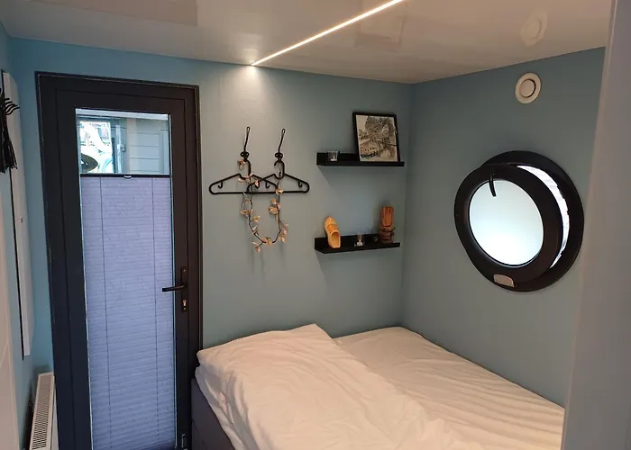 Bed-On-A-Boat