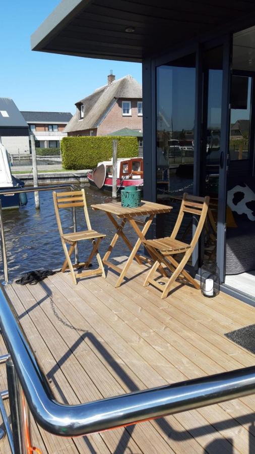 Bed-on-a-boat *
